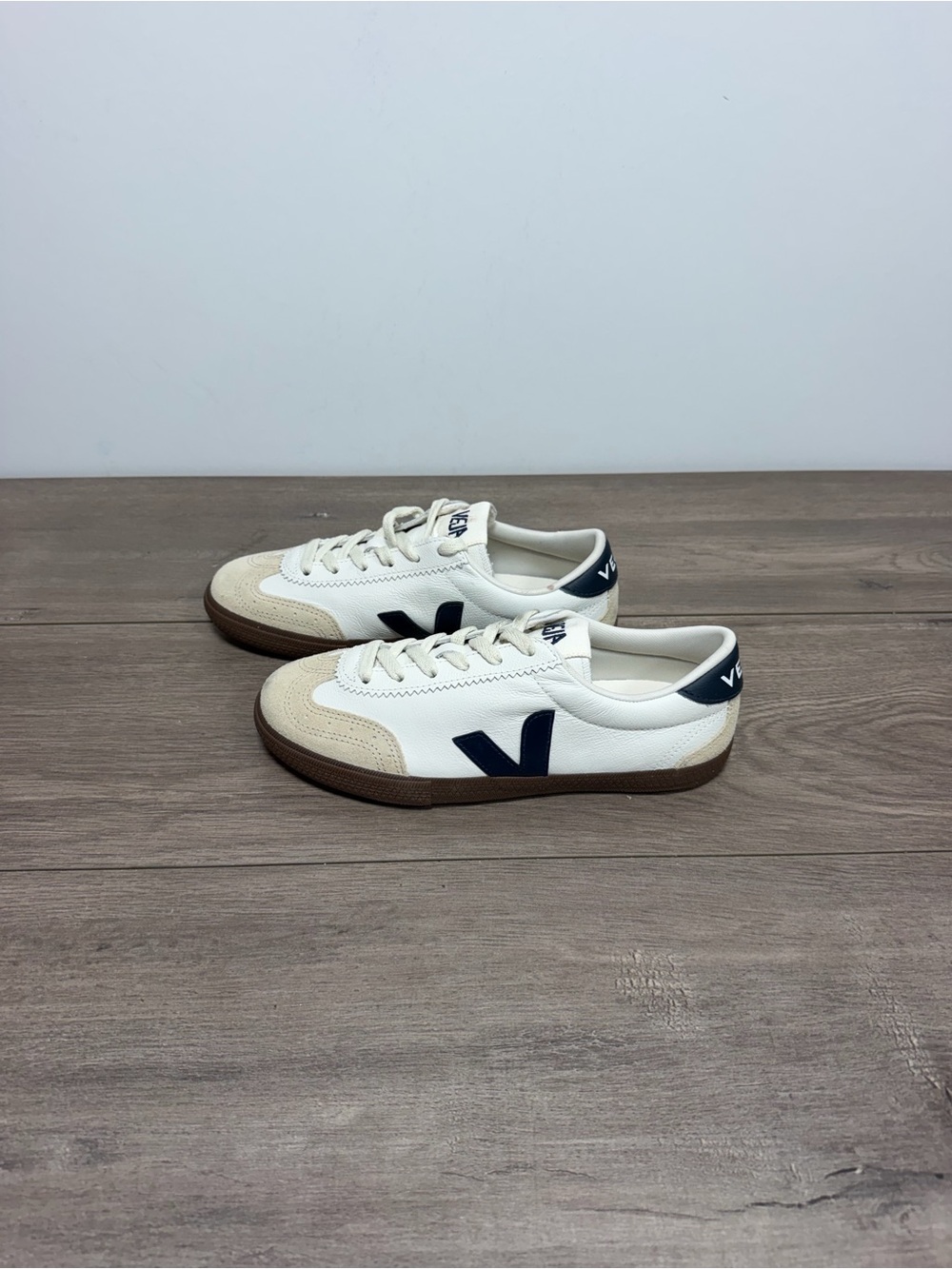 Used women Veja Volley Leather Sneakers size 7 - Picture 2 of 10